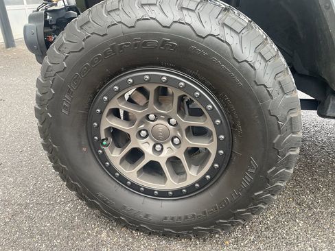 Used 2022 Jeep Wrangler Unlimited Rubicon w/ Xtreme Recon 35" Tire Package image 9