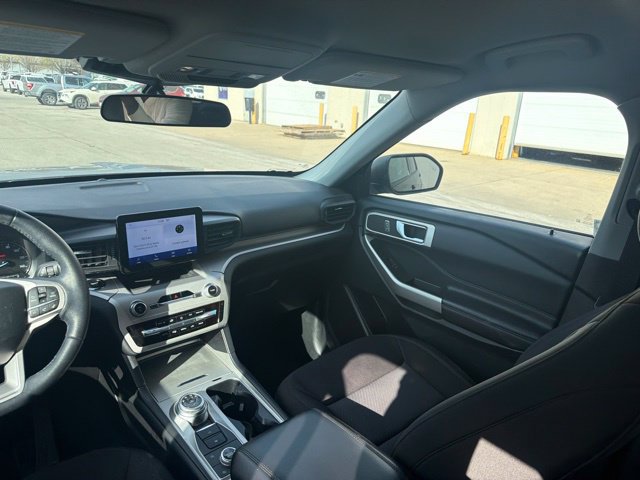 Used 2023 Ford Explorer XLT AWD/4WD image 18