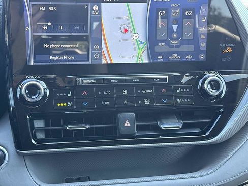Used 2021 Toyota Highlander Platinum FWD image 39
