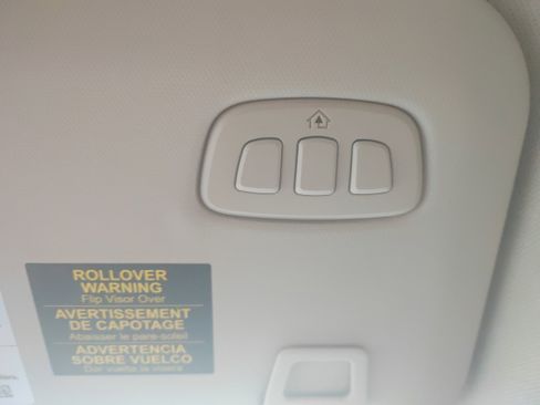 Used 2020 Ford Escape Titanium image 19