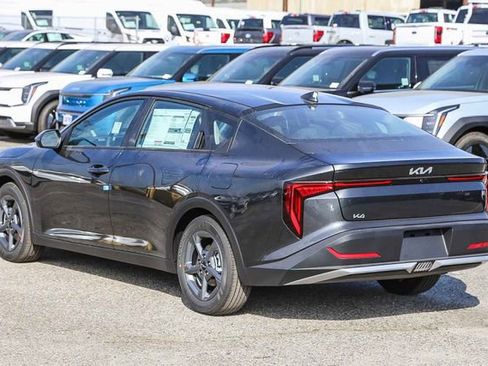 New 2026 Kia K4 LXS image 6