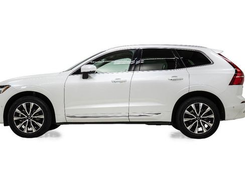 Used 2023 Volvo XC60 B5 Plus AWD/4WD image 6