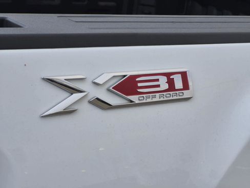 Used 2024 GMC Sierra 2500 Pro w/ Convenience Package image 8