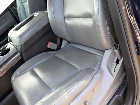 Used 2019 Chevrolet Tahoe LT w/ LT Signature Package RWD image 11