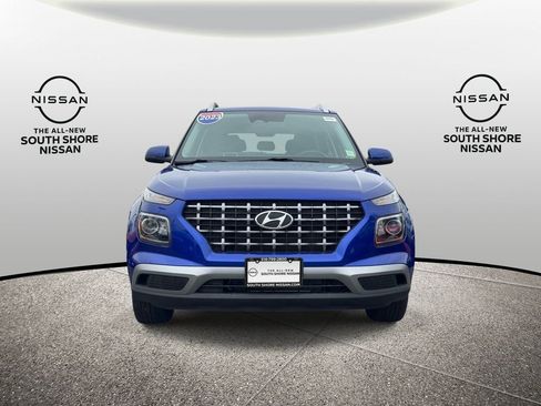 Used 2023 Hyundai Venue SEL w/ Cargo Package FWD image 2