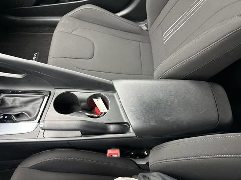 Certified 2024 Hyundai Elantra SEL FWD image 24