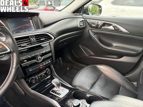 Used 2018 INFINITI QX30 Premium w/ Navigation Package AWD/4WD image 24