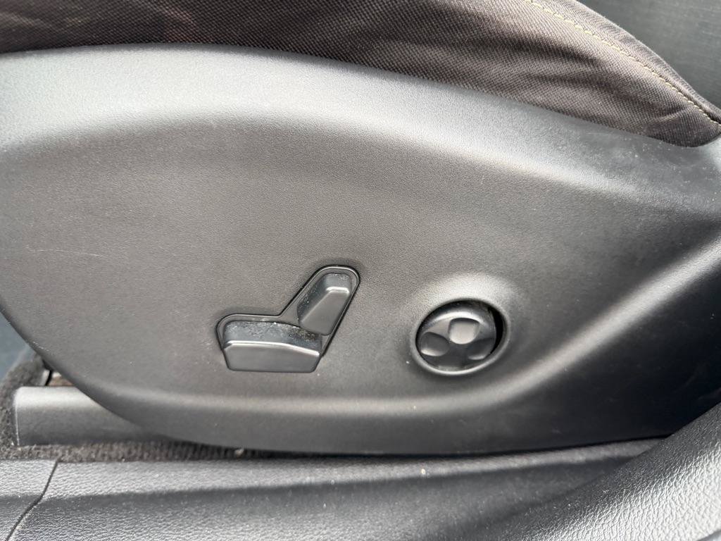 Used 2015 Jeep Cherokee Latitude w/ Comfort/Convenience Group FWD image 25