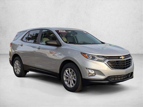 Used 2021 Chevrolet Equinox LS w/ LS Convenience Package image 3