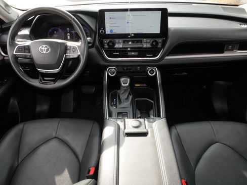 Used 2025 Toyota Grand Highlander AWD Hybrid image 10