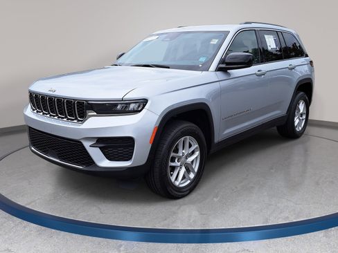 Used 2023 Jeep Grand Cherokee Laredo X AWD/4WD image 1
