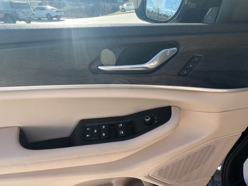 New 2025 Jeep Grand Cherokee L Limited image 10