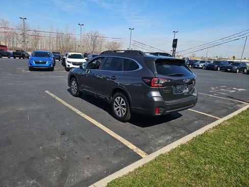 Used 2022 Subaru Outback Premium image 5