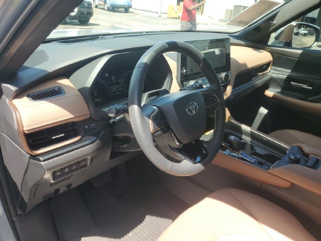 Used 2026 Toyota Grand Highlander AWD Hybrid image 13