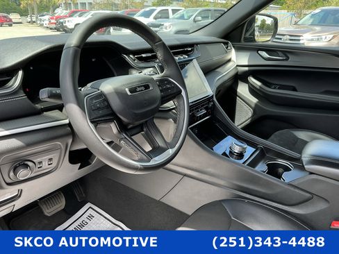 Used 2024 Jeep Grand Cherokee Altitude image 20