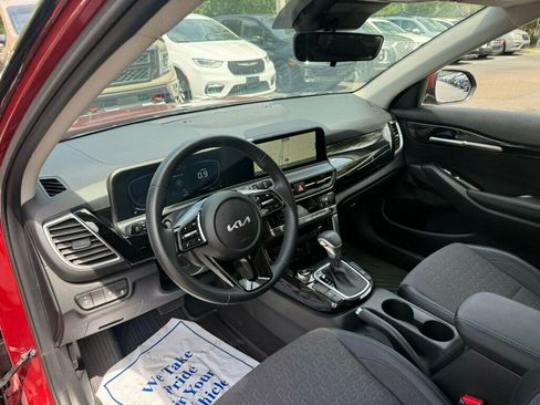 Used 2025 Kia Seltos S FWD image 3