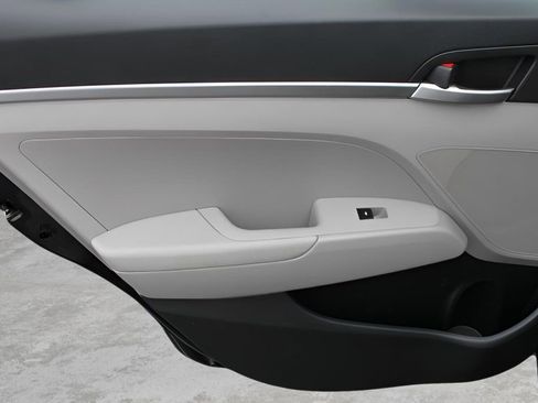 Used 2019 Hyundai Elantra SE image 20