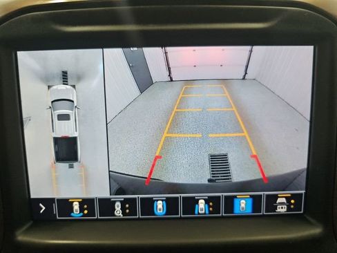 Used 2022 Chevrolet Silverado 1500 High Country w/ Technology Package image 32