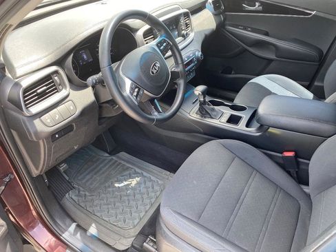 Used 2019 Kia Sorento S FWD image 14