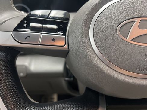 Used 2025 Hyundai Elantra SEL FWD image 21