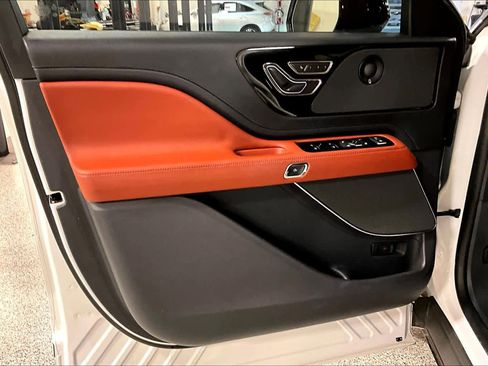 Used 2025 Lincoln Aviator Reserve w/ Jet Appearance Package image 22
