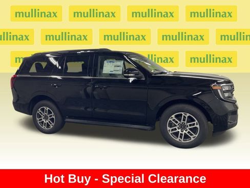 New 2025 Ford Expedition Active image 2