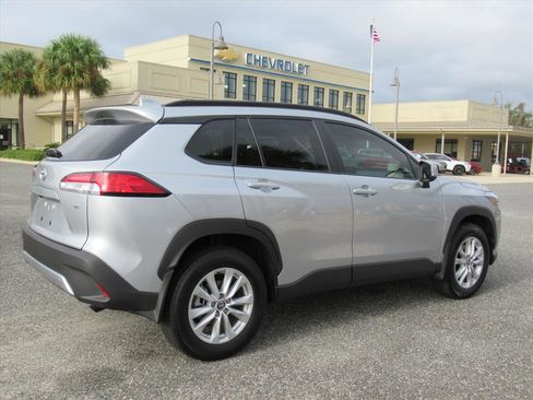 Used 2024 Toyota Corolla Cross LE image 6