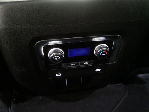 Used 2023 GMC Yukon SLT image 18