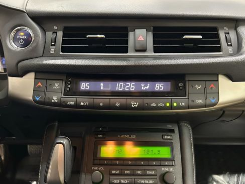 Used 2015 Lexus CT 200h image 19