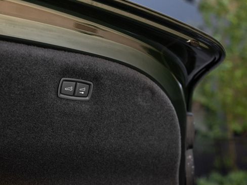 New 2026 Porsche Taycan RWD image 30