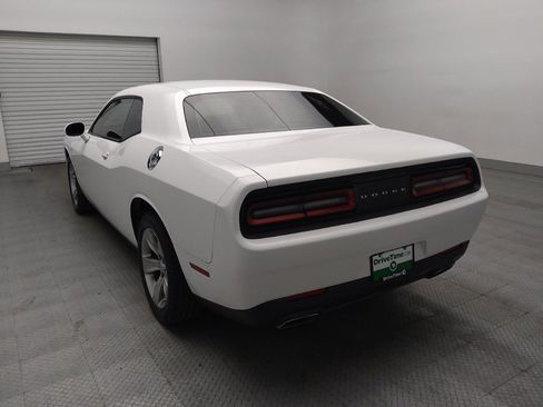 Used 2016 Dodge Challenger SXT RWD image 5