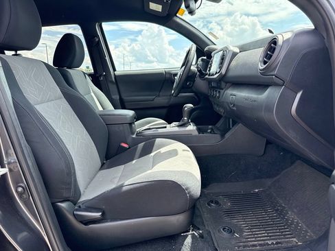 Used 2023 Toyota Tacoma TRD Off-Road w/ Technology Package AWD/4WD image 10