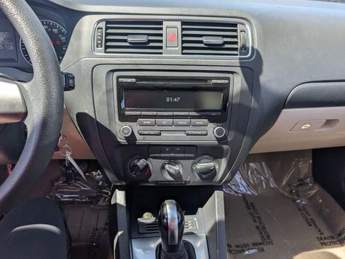 Used 2014 Volkswagen Jetta SE FWD image 12