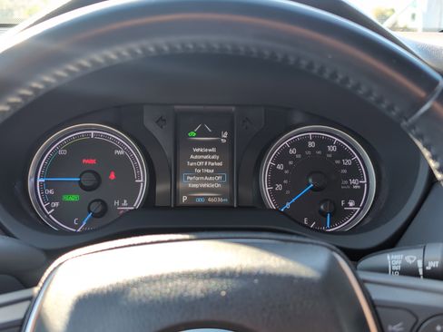 Certified 2022 Toyota Venza LE image 21