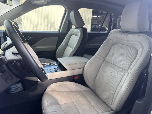 Used 2025 Lincoln Aviator Reserve w/ Illumination Package AWD/4WD image 17
