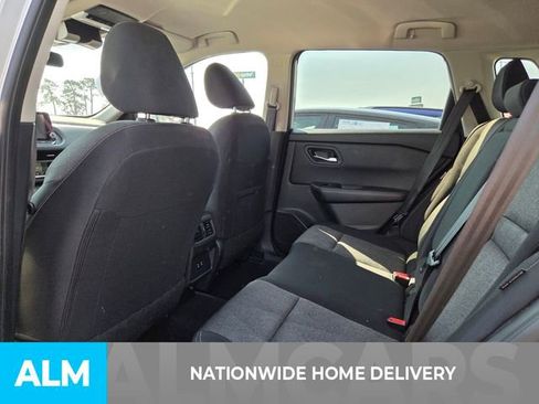 Used 2025 Nissan Rogue SV image 4