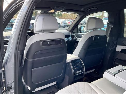 Used 2025 BMW X7 xDrive40i w/ Executive Package image 44