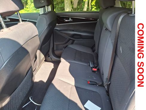 Used 2017 Kia Sorento AWD w/ LX Convenience Package image 9