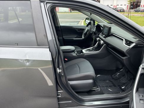 Used 2021 Toyota RAV4 LE FWD image 32