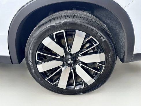 Used 2025 Mitsubishi Outlander SE FWD image 34