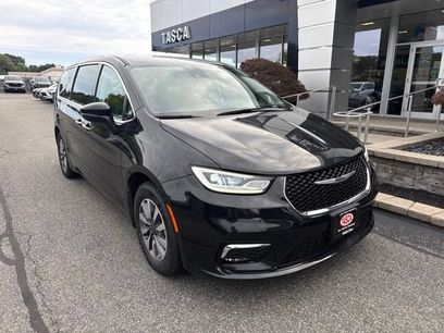 Used 2023 Chrysler Pacifica Touring-L