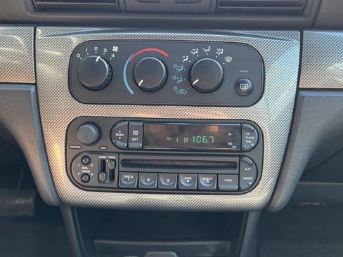 Used 2004 Chrysler Sebring LXi image 19