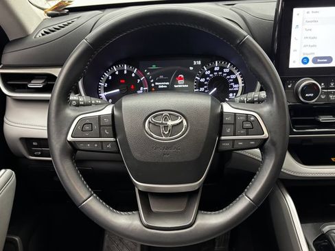 Used 2023 Toyota Highlander XLE AWD/4WD image 28