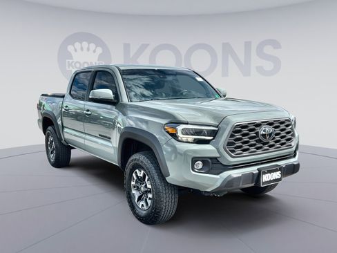 Used 2023 Toyota Tacoma TRD Off-Road w/ Technology Package AWD/4WD image 2