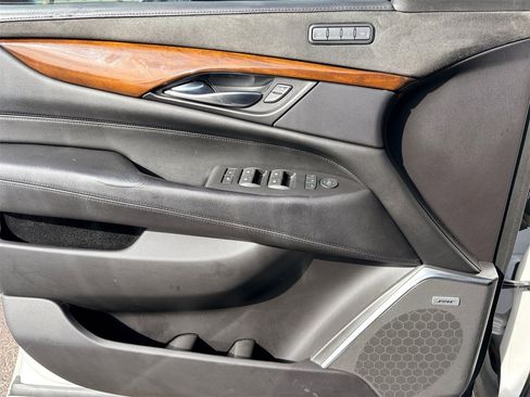 Used 2020 Cadillac Escalade Luxury image 21