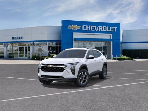 New 2026 Chevrolet Trax LT w/ Driver Confidence Package FWD image 8