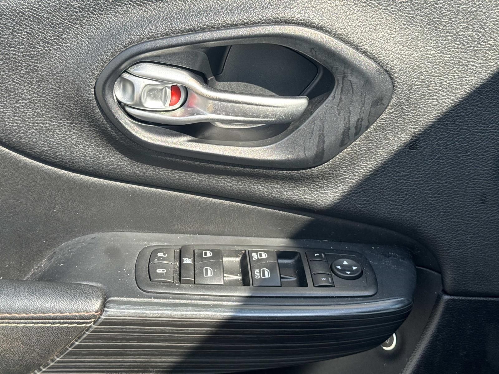 Used 2016 Jeep Cherokee 75th Anniversary FWD image 19