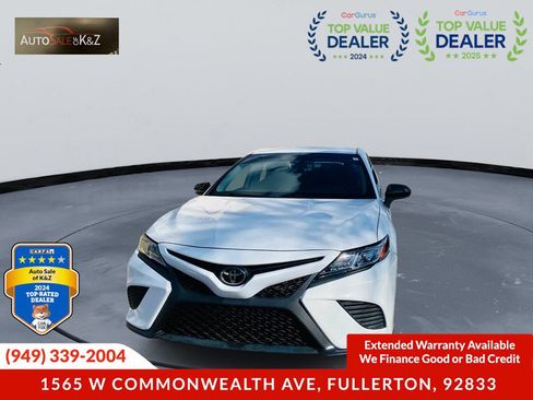Used 2019 Toyota Camry SE FWD image 2