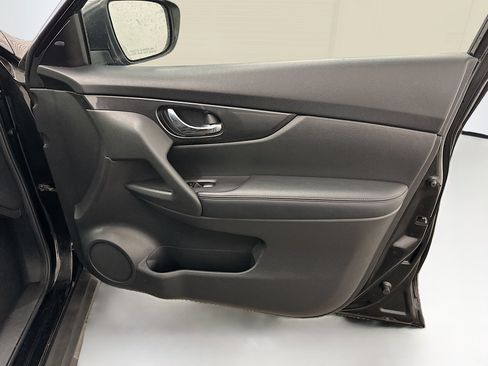 Used 2018 Nissan Rogue SV w/ Premium Package AWD/4WD image 34