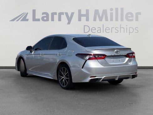 Used 2021 Toyota Camry SE FWD image 3
